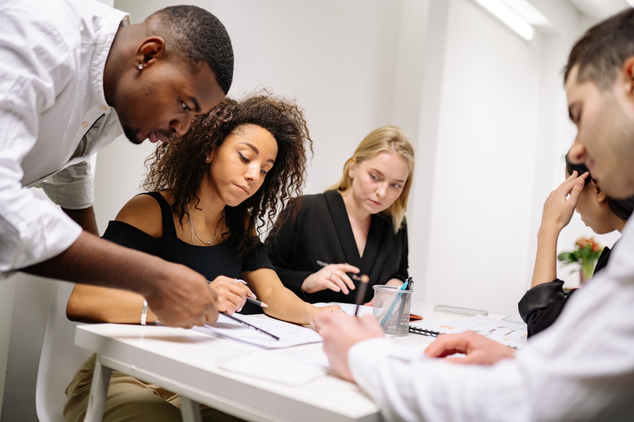 factors to consider to choose the right business coach